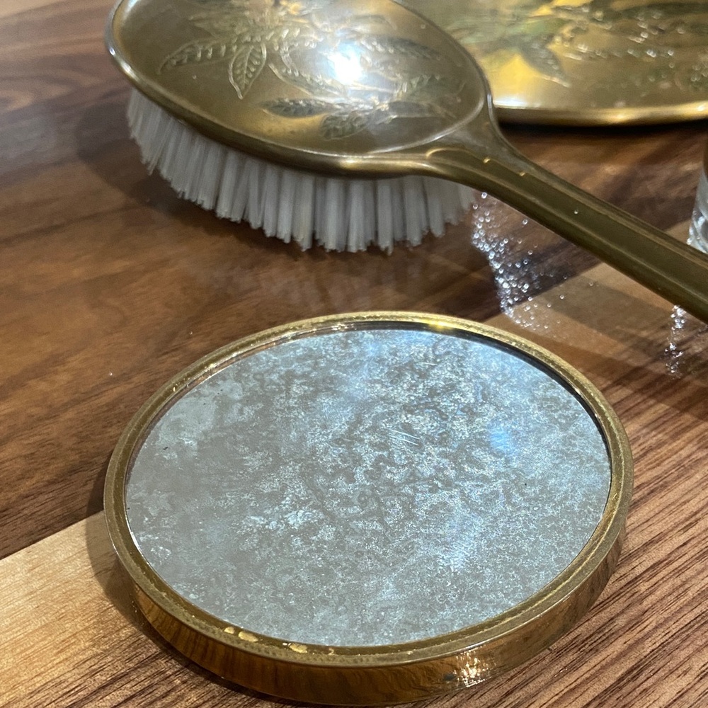 Elegant Gold Vanity Set - Picture 3 of 7